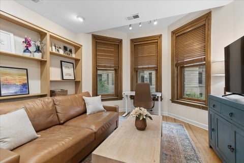 Tiny photo for 550 W SURF Street #104, Chicago, IL 60657 (MLS # 12738433)