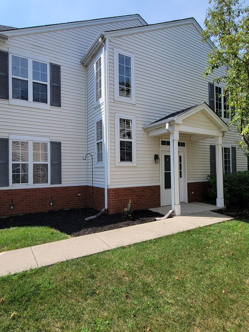 Photo 3 of 20 of 1029 Brush Hill Circle townhome