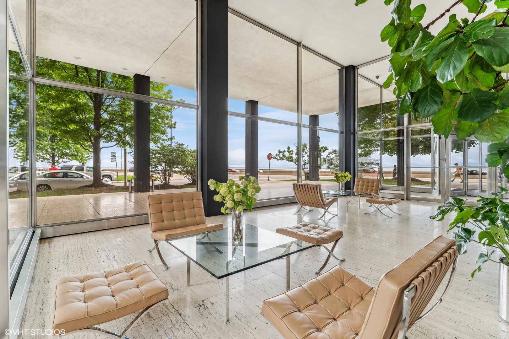 880 N Lake Shore Drive 4E