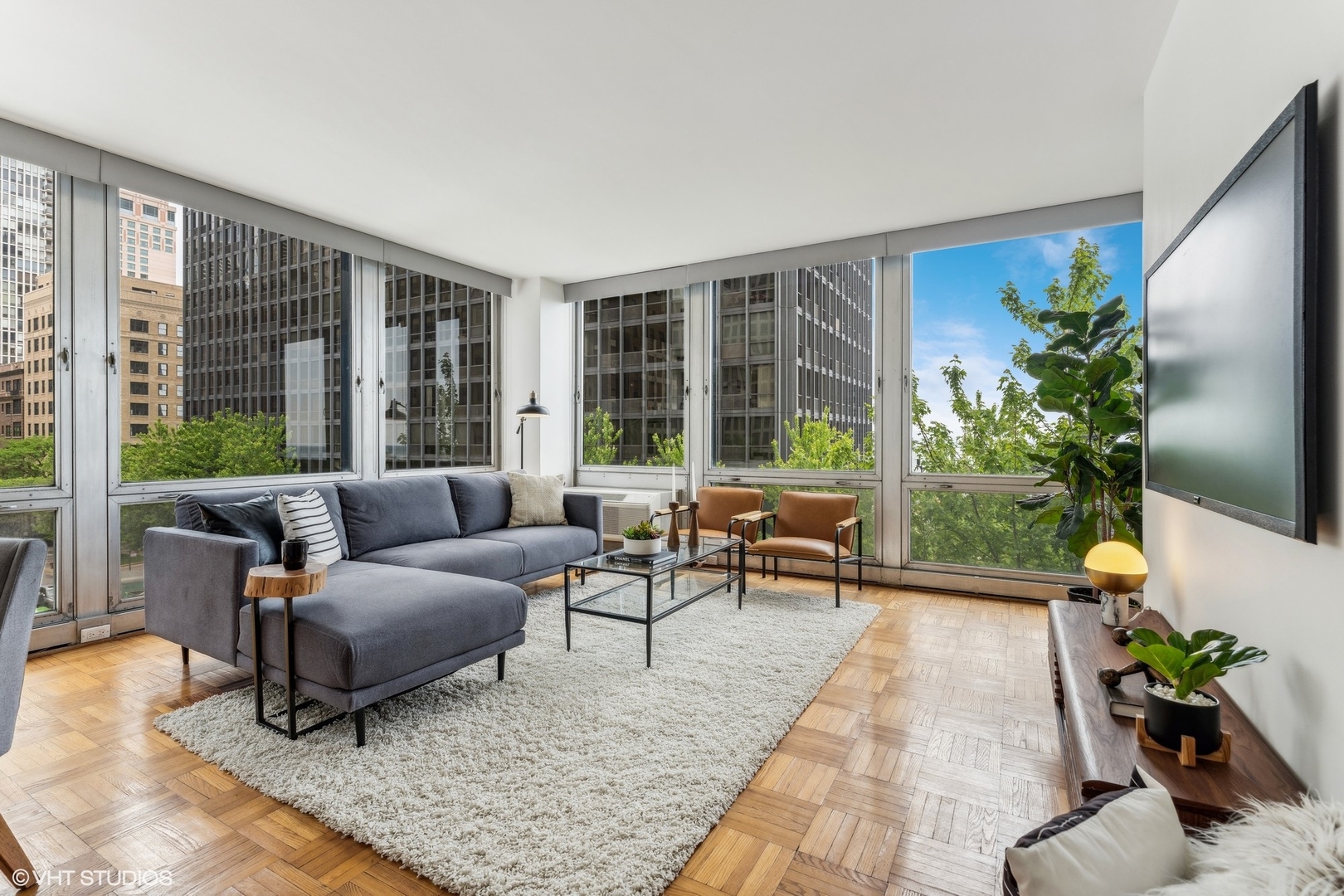 880 N Lake Shore Drive 4E