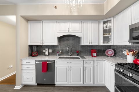 Tiny photo for 2240 S Grace Street #303, Lombard, IL 60148 (MLS # 12584279)