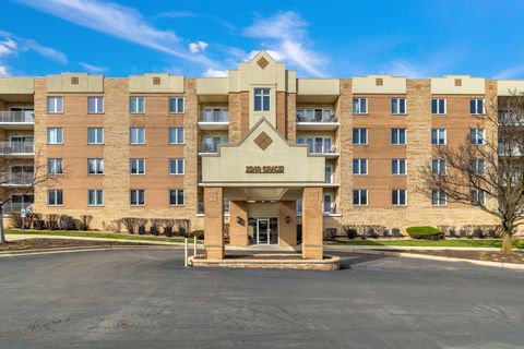 Photo of 2240 S Grace Street #303, Lombard, IL 60148 (MLS # 12584279)