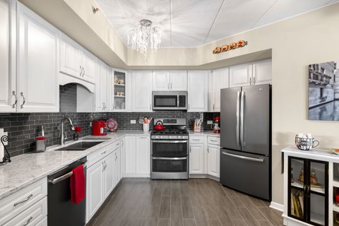 Tiny photo for 2240 S Grace Street #303, Lombard, IL 60148 (MLS # 12584279)