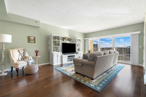 Tiny photo for 2240 S Grace Street #303, Lombard, IL 60148 (MLS # 12584279)