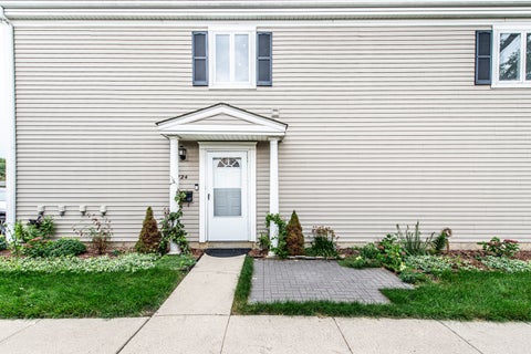 Tiny photo for 724 E Old Willow Road #104D, Prospect Heights, IL 60070 (MLS # 12746695)