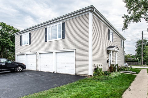 Photo of 724 E Old Willow Road #104D, Prospect Heights, IL 60070 (MLS # 12746695)