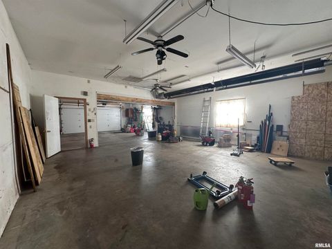 Tiny photo for 613 33RD Avenue N, Clinton, IA 52732 (MLS # QC4266588)