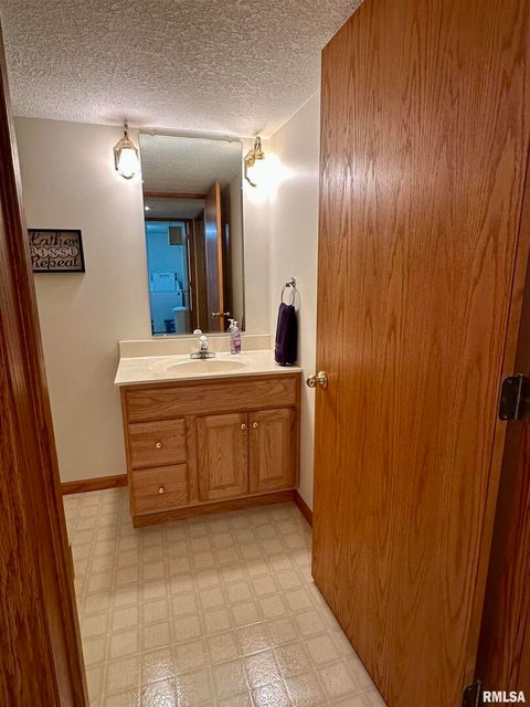 Tiny photo for 613 33RD Avenue N, Clinton, IA 52732 (MLS # QC4266588)