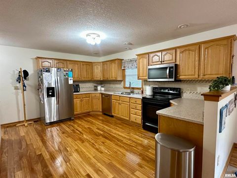 Tiny photo for 613 33RD Avenue N, Clinton, IA 52732 (MLS # QC4266588)