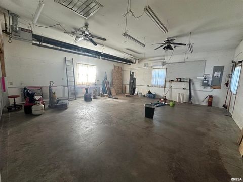 Tiny photo for 613 33RD Avenue N, Clinton, IA 52732 (MLS # QC4266588)