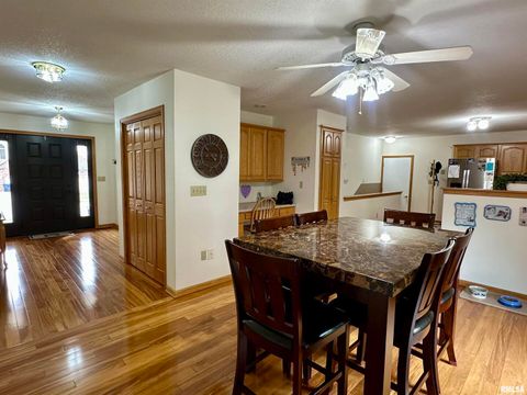 Tiny photo for 613 33RD Avenue N, Clinton, IA 52732 (MLS # QC4266588)