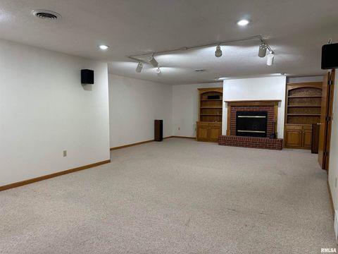 Tiny photo for 613 33RD Avenue N, Clinton, IA 52732 (MLS # QC4266588)