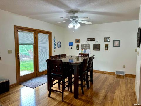 Tiny photo for 613 33RD Avenue N, Clinton, IA 52732 (MLS # QC4266588)