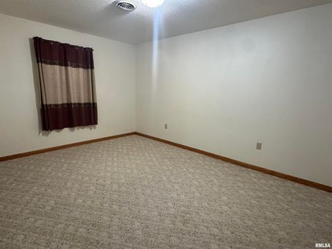 Tiny photo for 613 33RD Avenue N, Clinton, IA 52732 (MLS # QC4266588)