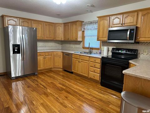 Tiny photo for 613 33RD Avenue N, Clinton, IA 52732 (MLS # QC4266588)