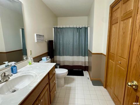 Tiny photo for 613 33RD Avenue N, Clinton, IA 52732 (MLS # QC4266588)