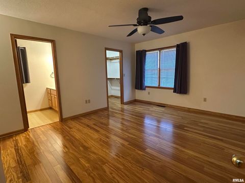 Tiny photo for 613 33RD Avenue N, Clinton, IA 52732 (MLS # QC4266588)