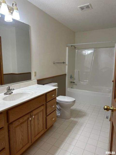 Tiny photo for 613 33RD Avenue N, Clinton, IA 52732 (MLS # QC4266588)