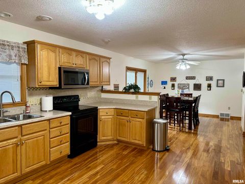 Tiny photo for 613 33RD Avenue N, Clinton, IA 52732 (MLS # QC4266588)