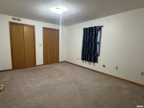 Tiny photo for 613 33RD Avenue N, Clinton, IA 52732 (MLS # QC4266588)