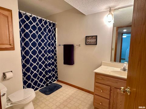 Tiny photo for 613 33RD Avenue N, Clinton, IA 52732 (MLS # QC4266588)