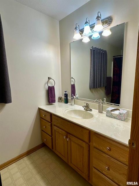 Tiny photo for 613 33RD Avenue N, Clinton, IA 52732 (MLS # QC4266588)