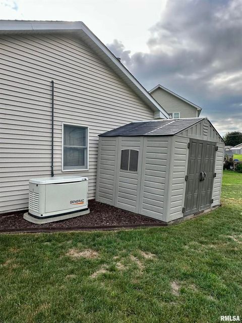 Tiny photo for 613 33RD Avenue N, Clinton, IA 52732 (MLS # QC4266588)