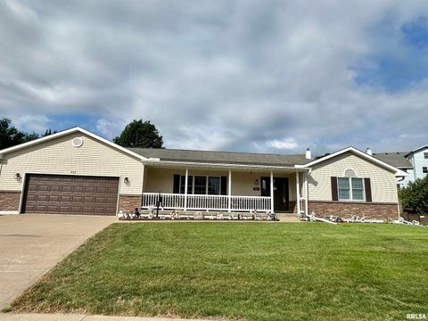 Photo of 613 33RD Avenue N, Clinton, IA 52732 (MLS # QC4266588)