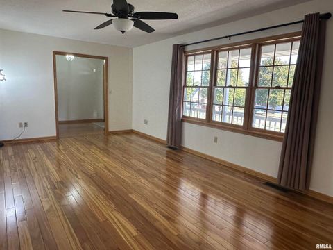 Tiny photo for 613 33RD Avenue N, Clinton, IA 52732 (MLS # QC4266588)