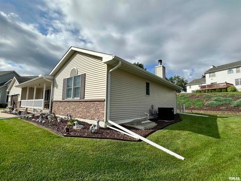 Tiny photo for 613 33RD Avenue N, Clinton, IA 52732 (MLS # QC4266588)