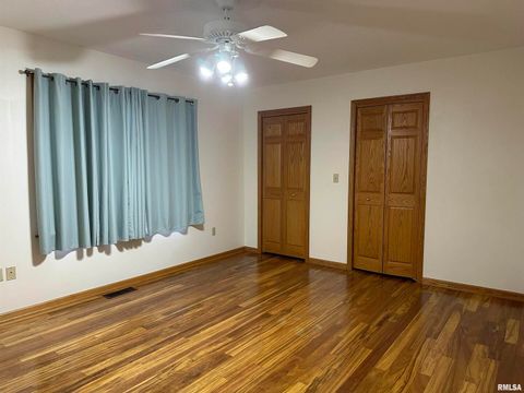 Tiny photo for 613 33RD Avenue N, Clinton, IA 52732 (MLS # QC4266588)