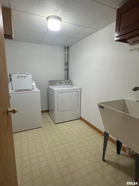 Tiny photo for 613 33RD Avenue N, Clinton, IA 52732 (MLS # QC4266588)