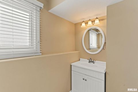 Tiny photo for 5000 44TH Avenue, Moline, IL 61265 (MLS # QC4268077)