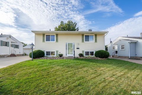 Photo of 5000 44TH Avenue, Moline, IL 61265 (MLS # QC4268077)