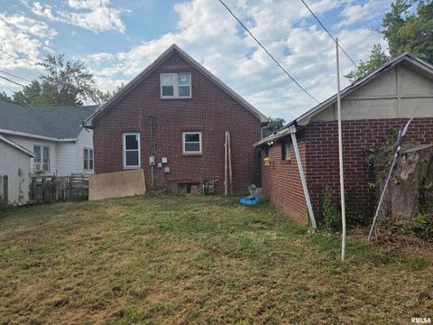 Tiny photo for 633 OAK Street, Carmi, IL 62821 (MLS # EB459643)