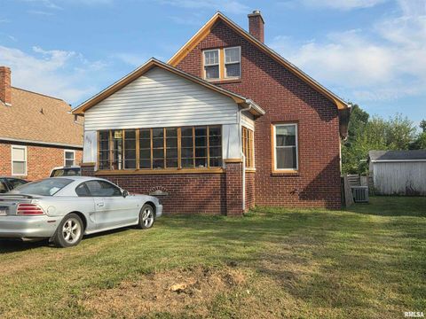 Tiny photo for 633 OAK Street, Carmi, IL 62821 (MLS # EB459643)