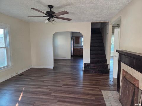 Tiny photo for 633 OAK Street, Carmi, IL 62821 (MLS # EB459643)