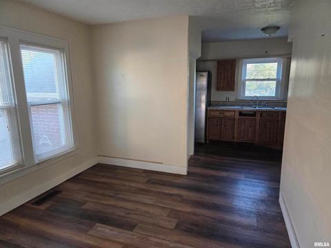 Tiny photo for 633 OAK Street, Carmi, IL 62821 (MLS # EB459643)