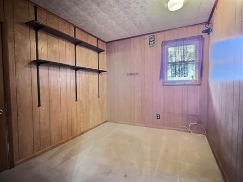 Tiny photo for 516 5th Avenue N, Clinton, IA 52732 (MLS # 12589657)