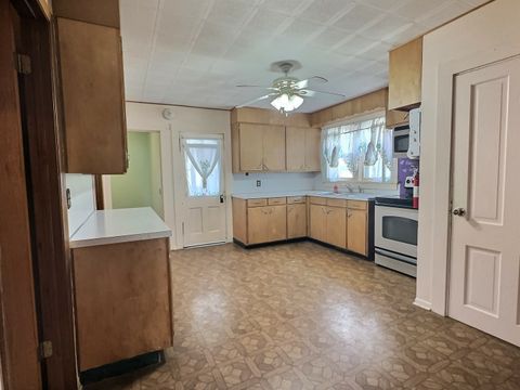 Tiny photo for 516 5th Avenue N, Clinton, IA 52732 (MLS # 12589657)