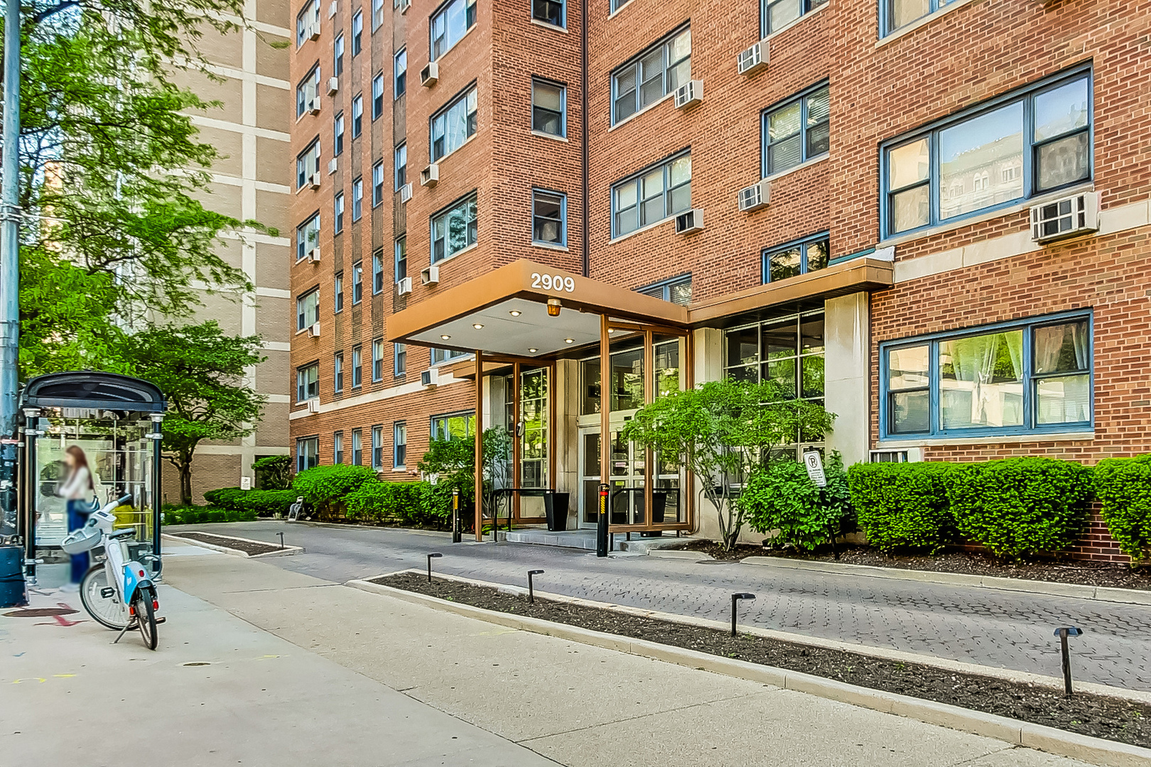 2909 N Sheridan Road 114