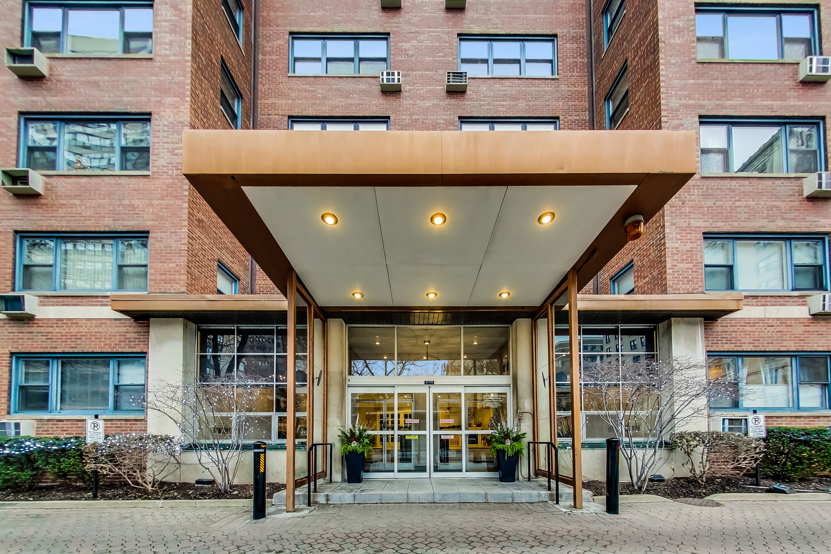 2909 N Sheridan Road 114