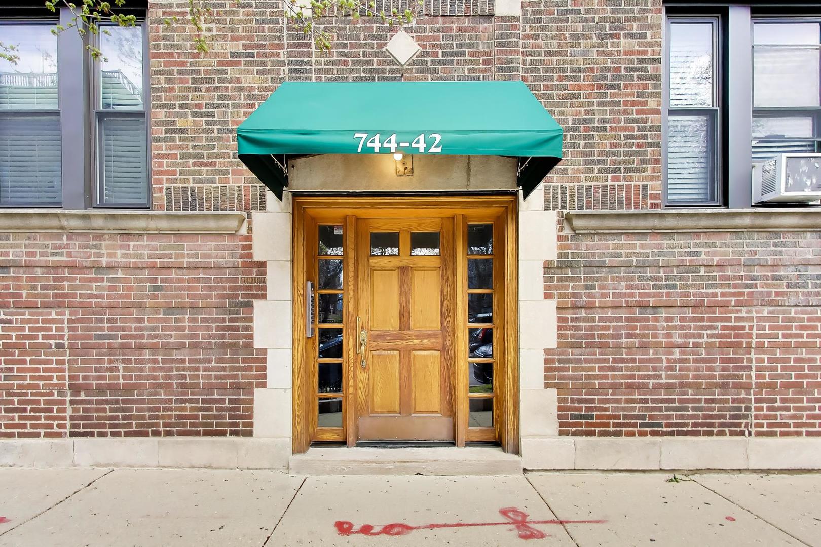 742 W Wrightwood Avenue 3