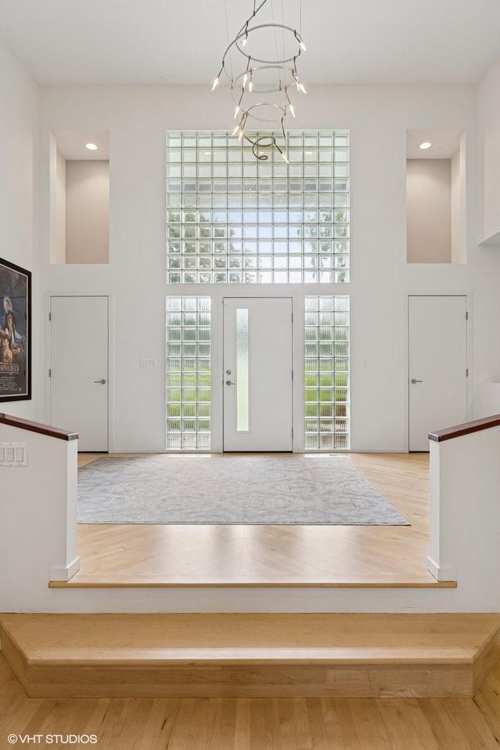 Crystal Lake, Illinois 60012, United States, 3 Bedrooms Bedrooms, ,4 BathroomsBathrooms,Residential,Active,181836