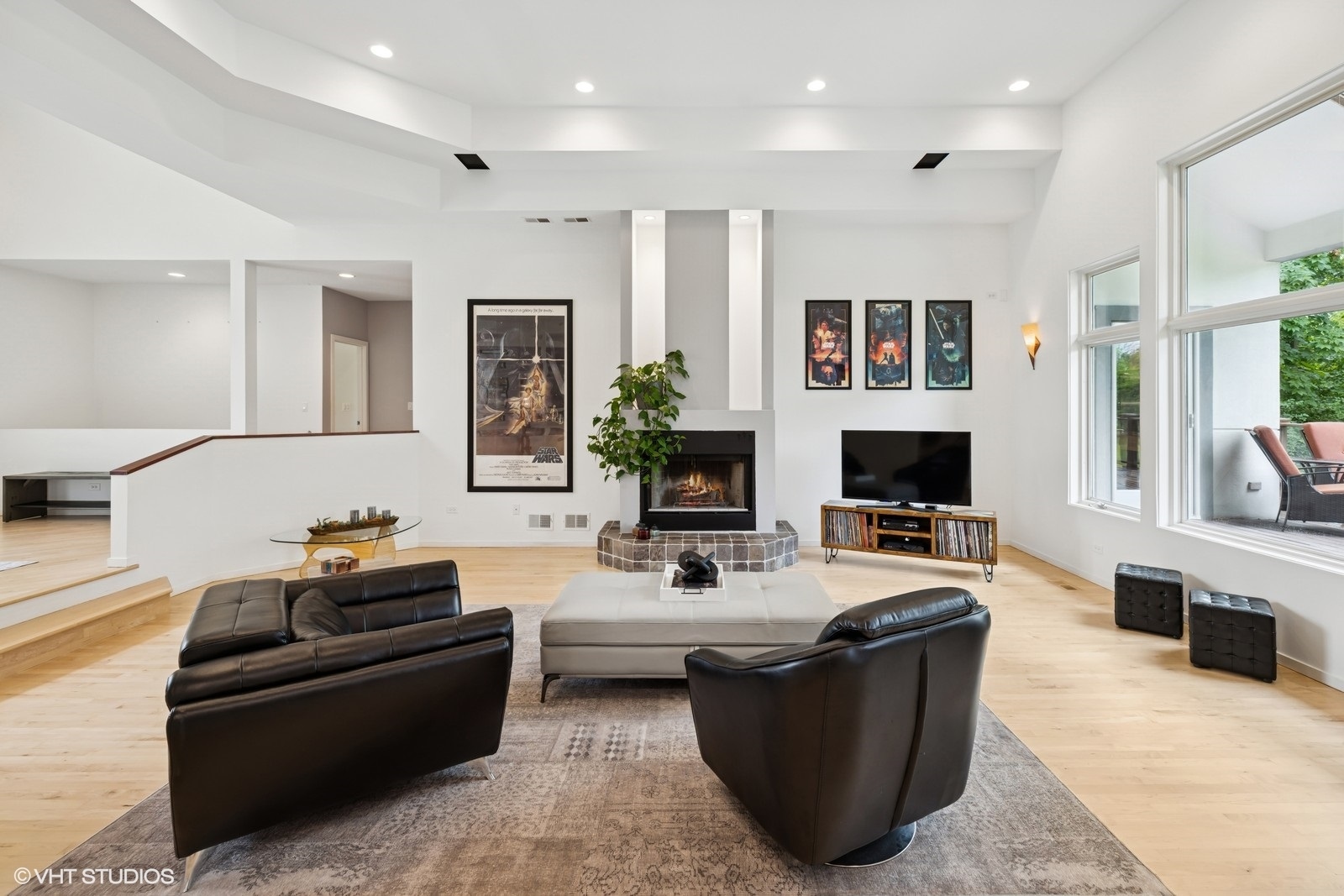 Crystal Lake, Illinois 60012, United States, 3 Bedrooms Bedrooms, ,4 BathroomsBathrooms,Residential,Active,181836