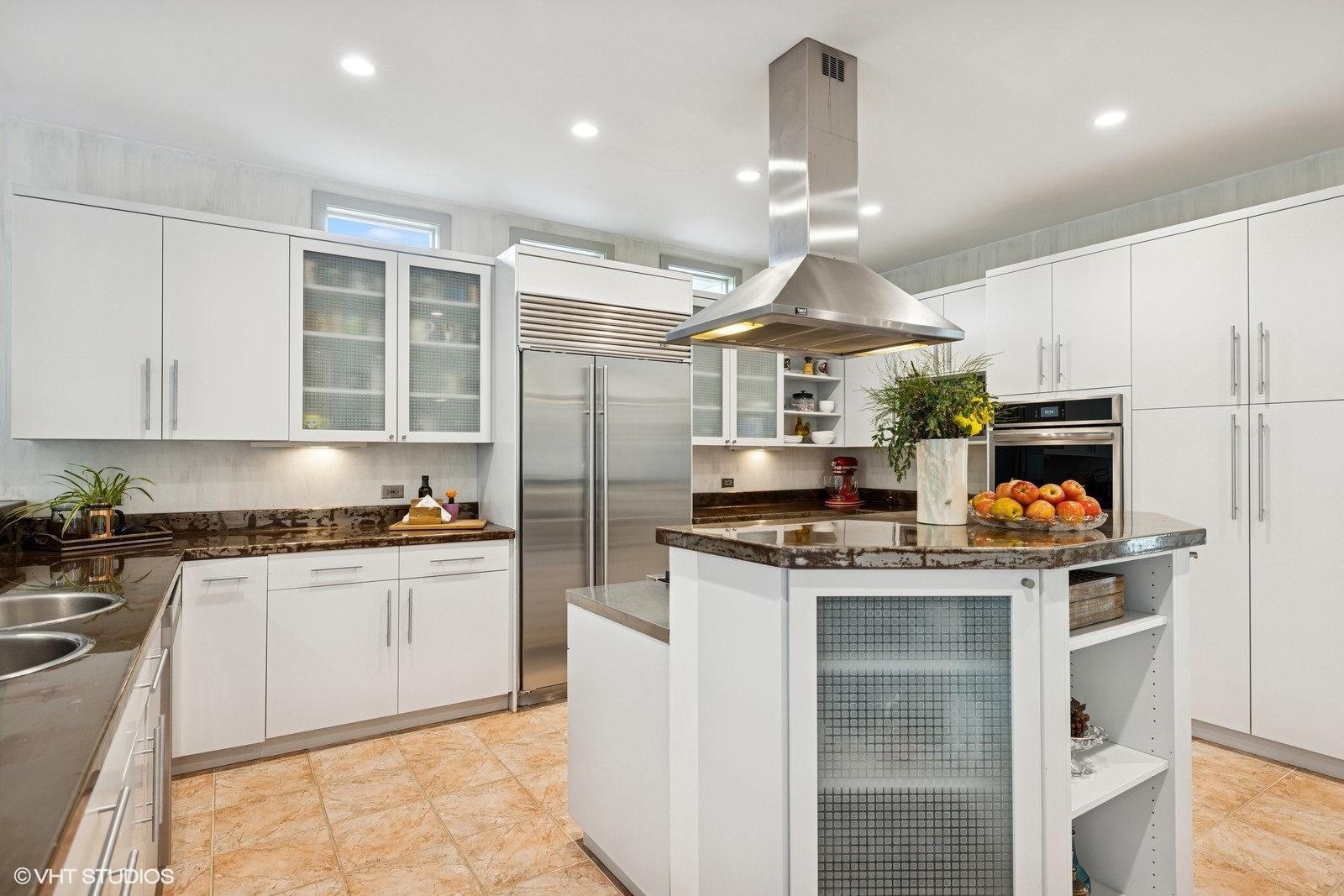 Crystal Lake, Illinois 60012, United States, 3 Bedrooms Bedrooms, ,4 BathroomsBathrooms,Residential,Active,181836