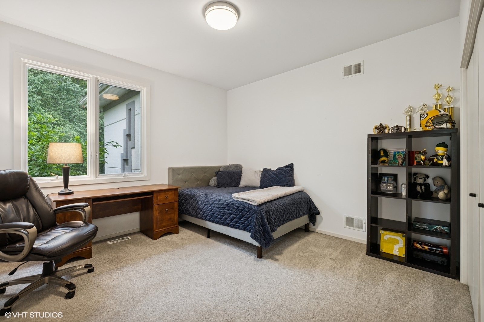 Crystal Lake, Illinois 60012, United States, 3 Bedrooms Bedrooms, ,4 BathroomsBathrooms,Residential,Active,181836