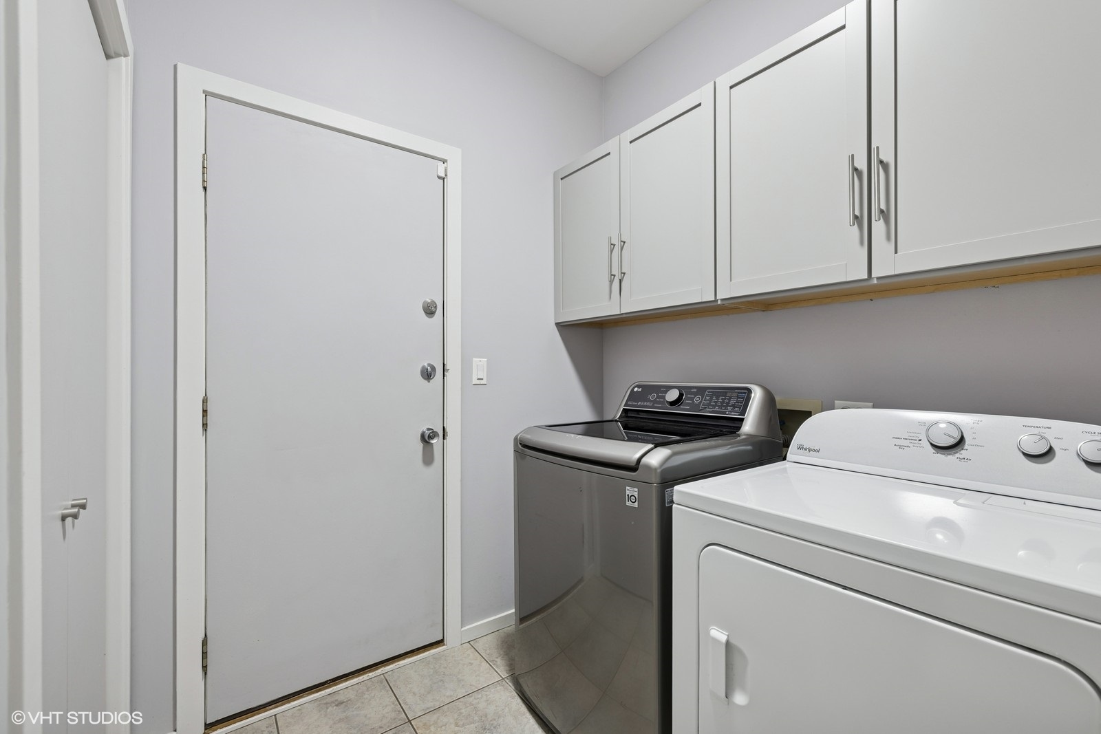 Crystal Lake, Illinois 60012, United States, 3 Bedrooms Bedrooms, ,4 BathroomsBathrooms,Residential,Active,181836