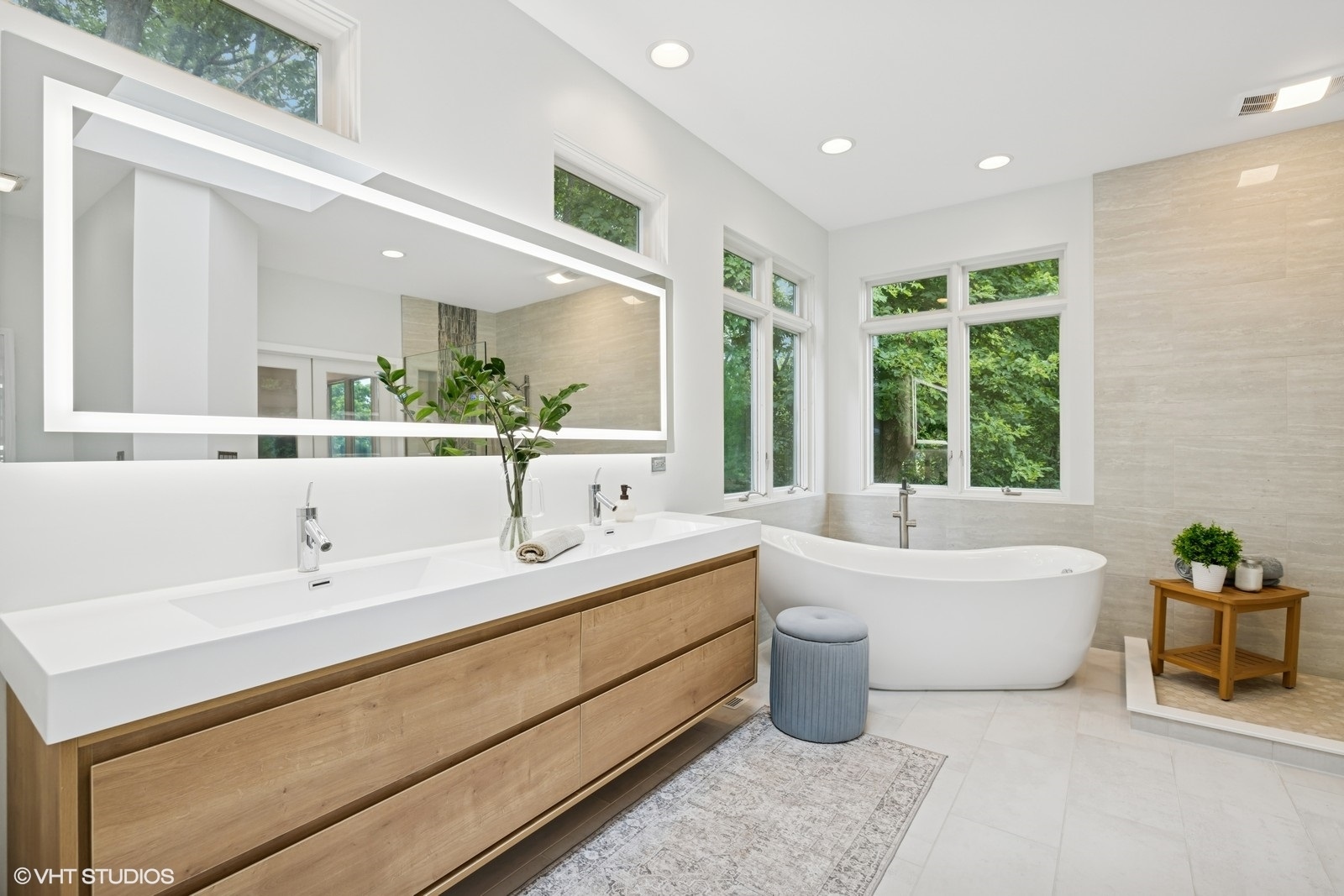 Crystal Lake, Illinois 60012, United States, 3 Bedrooms Bedrooms, ,4 BathroomsBathrooms,Residential,Active,181836