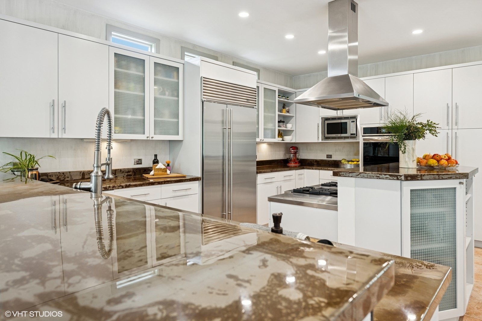 Crystal Lake, Illinois 60012, United States, 3 Bedrooms Bedrooms, ,4 BathroomsBathrooms,Residential,Active,181836